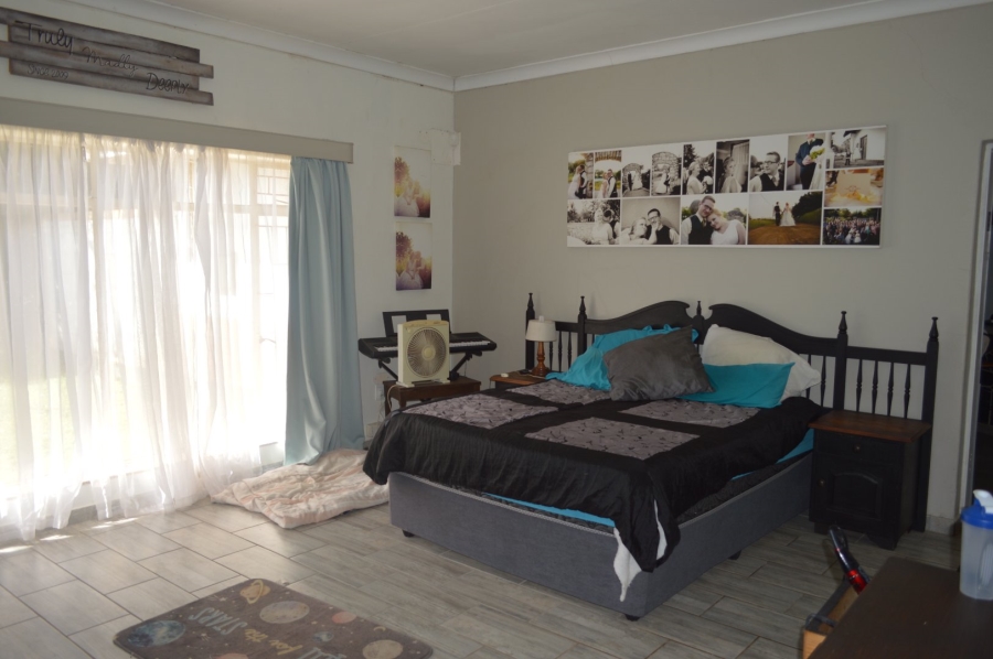 4 Bedroom Property for Sale in Flamwood North West